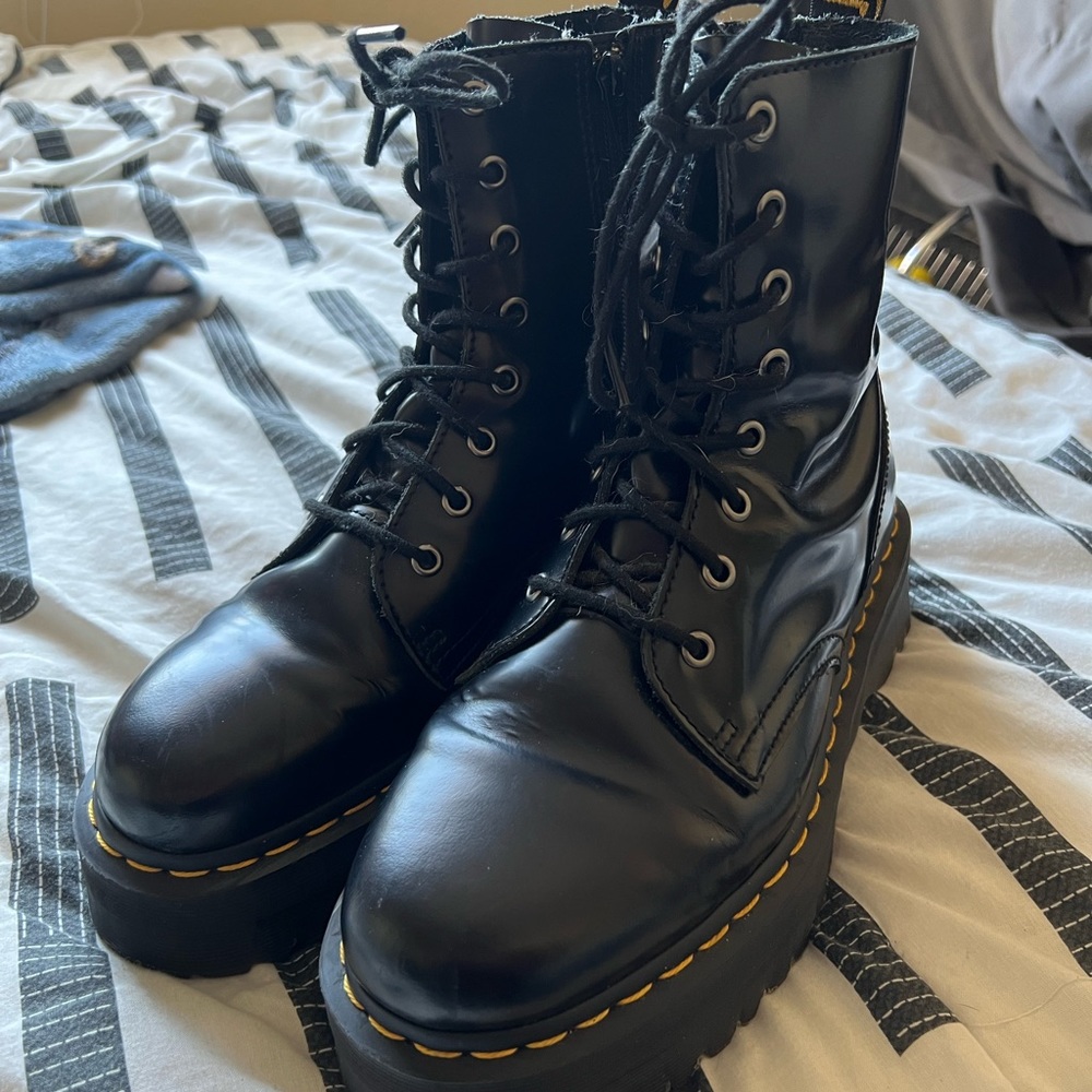 Jadon Smooth Leather Platform Boots Doc Martian’s size 9